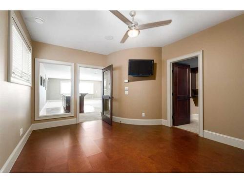 211 Aspen Ridge Place Sw, Calgary, AB - Indoor Photo Showing Other Room