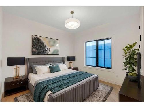 2326 3 Avenue Nw, Calgary, AB - Indoor Photo Showing Bedroom