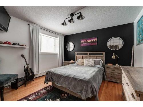 19-4915 8 Street Sw, Calgary, AB - Indoor Photo Showing Bedroom