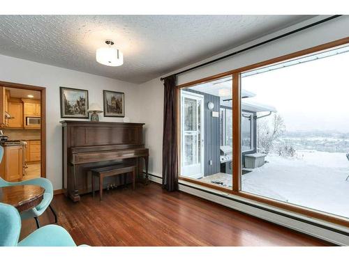 54 Wildwood Drive Sw, Calgary, AB - Indoor