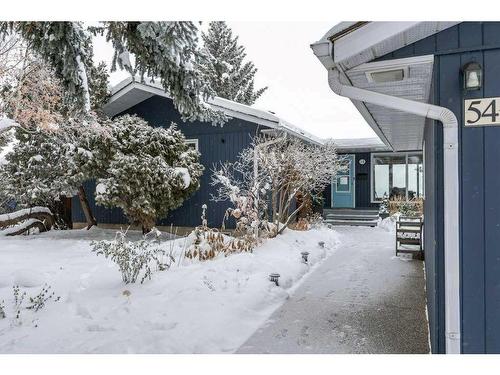 54 Wildwood Drive Sw, Calgary, AB - Outdoor