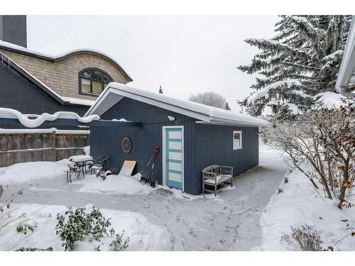 54 Wildwood Drive Sw, Calgary, AB - Outdoor