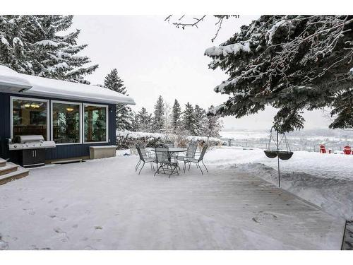 54 Wildwood Drive Sw, Calgary, AB - Outdoor