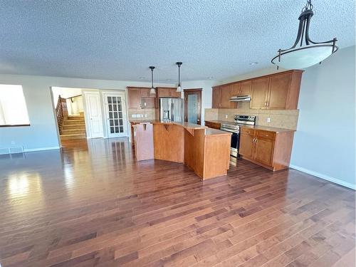 23 Chapman Green Se, Calgary, AB - Indoor Photo Showing Kitchen