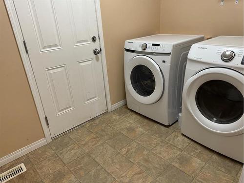 23 Chapman Green Se, Calgary, AB - Indoor Photo Showing Laundry Room