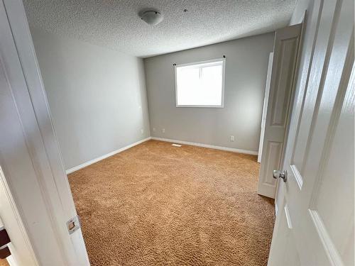 23 Chapman Green Se, Calgary, AB - Indoor Photo Showing Other Room