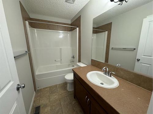 23 Chapman Green Se, Calgary, AB - Indoor Photo Showing Bathroom