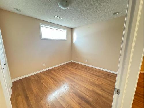 23 Chapman Green Se, Calgary, AB - Indoor Photo Showing Other Room