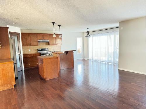 23 Chapman Green Se, Calgary, AB - Indoor Photo Showing Kitchen