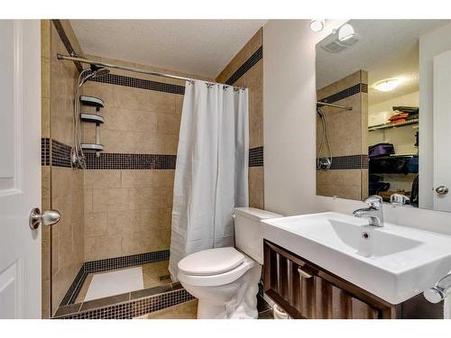 125 Copperstone Close Se, Calgary, AB - Indoor Photo Showing Bathroom