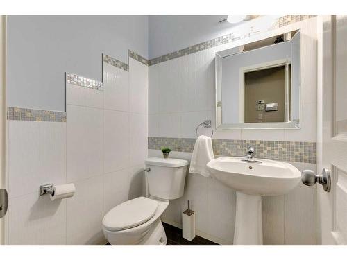 125 Copperstone Close Se, Calgary, AB - Indoor Photo Showing Bathroom