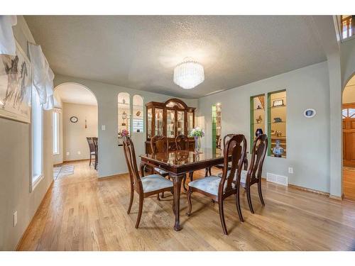 40 Edgepark Way Nw, Calgary, AB - Indoor Photo Showing Dining Room