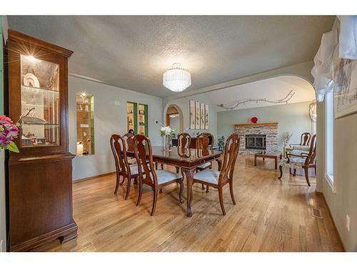 40 Edgepark Way Nw, Calgary, AB - Indoor Photo Showing Dining Room