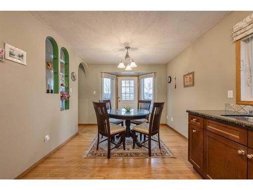 40 Edgepark Way Nw, Calgary, AB - Indoor Photo Showing Dining Room