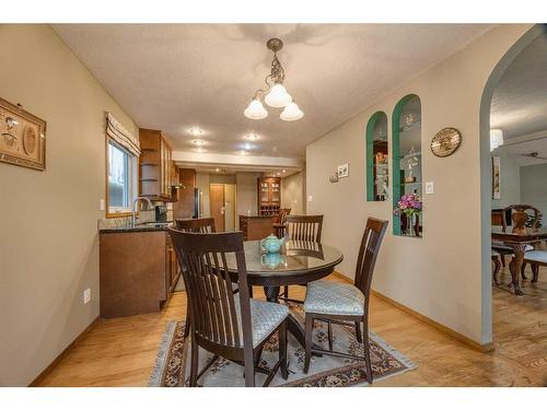 40 Edgepark Way Nw, Calgary, AB - Indoor Photo Showing Dining Room