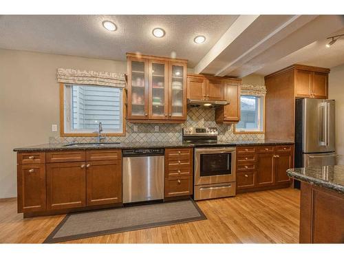 40 Edgepark Way Nw, Calgary, AB - Indoor Photo Showing Kitchen With Stainless Steel Kitchen