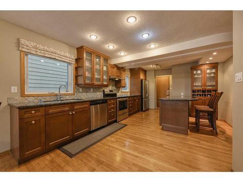 40 Edgepark Way Nw, Calgary, AB - Indoor Photo Showing Kitchen