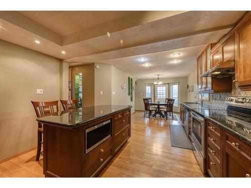 40 Edgepark Way Nw, Calgary, AB - Indoor Photo Showing Kitchen With Upgraded Kitchen