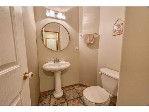 40 Edgepark Way Nw, Calgary, AB - Indoor Photo Showing Bathroom