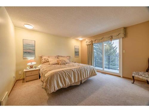 40 Edgepark Way Nw, Calgary, AB - Indoor Photo Showing Bedroom