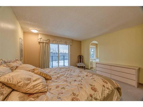 40 Edgepark Way Nw, Calgary, AB - Indoor Photo Showing Bedroom