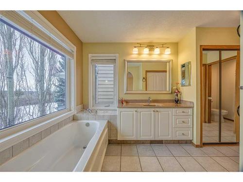 40 Edgepark Way Nw, Calgary, AB - Indoor Photo Showing Bathroom