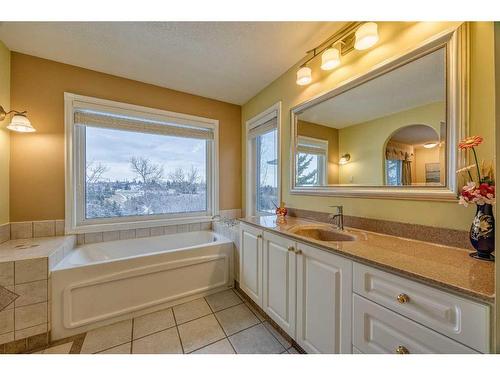 40 Edgepark Way Nw, Calgary, AB - Indoor Photo Showing Bathroom