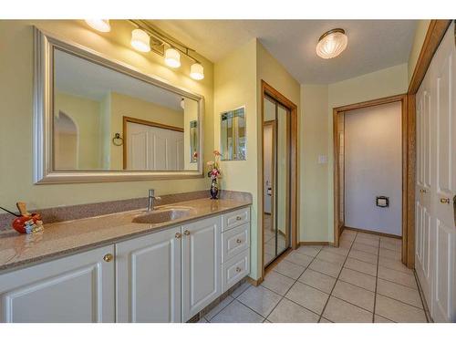 40 Edgepark Way Nw, Calgary, AB - Indoor Photo Showing Bathroom