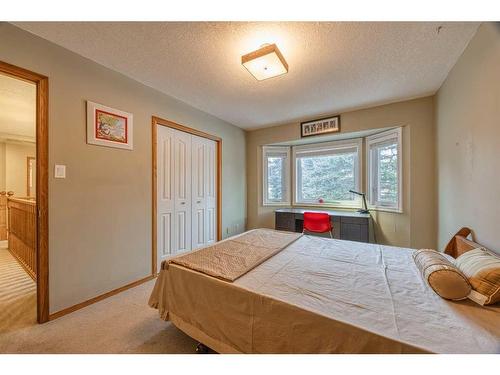 40 Edgepark Way Nw, Calgary, AB - Indoor Photo Showing Bedroom