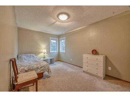 40 Edgepark Way Nw, Calgary, AB - Indoor Photo Showing Bedroom