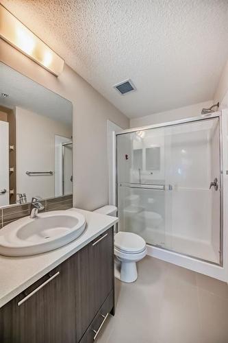 1201-175 Silverado Boulevard Sw, Calgary, AB - Indoor Photo Showing Bathroom