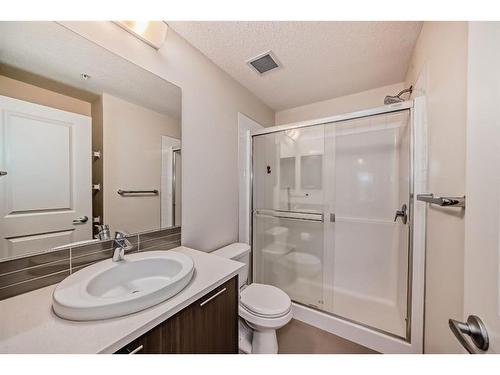 1201-175 Silverado Boulevard Sw, Calgary, AB - Indoor Photo Showing Bathroom