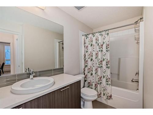 1201-175 Silverado Boulevard Sw, Calgary, AB - Indoor Photo Showing Bathroom