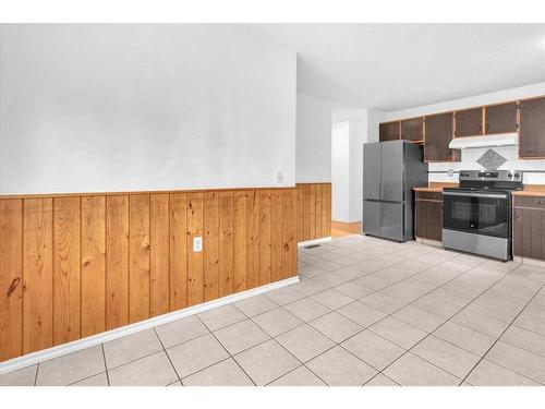 207 Fallswater Road Ne, Calgary, AB - Indoor Photo Showing Kitchen