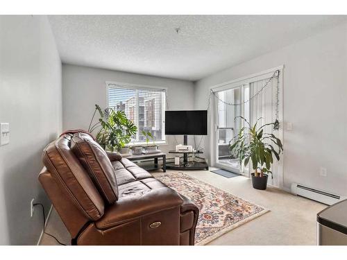 3324-4641 128 Avenue Ne, Calgary, AB - Indoor Photo Showing Living Room