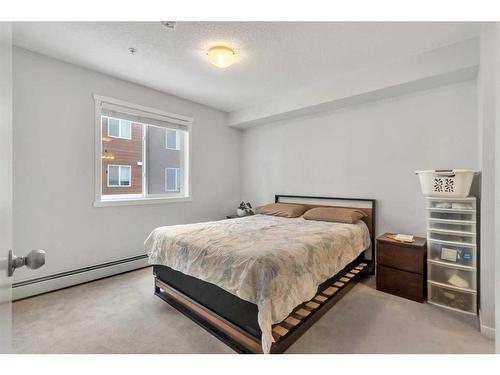 3324-4641 128 Avenue Ne, Calgary, AB - Indoor Photo Showing Bedroom