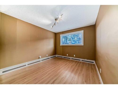 102-1530 16 Avenue Sw, Calgary, AB - Indoor Photo Showing Other Room