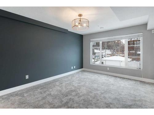 1734 25 Avenue Sw, Calgary, AB - Indoor Photo Showing Other Room