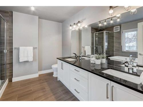 1734 25 Avenue Sw, Calgary, AB - Indoor Photo Showing Bathroom