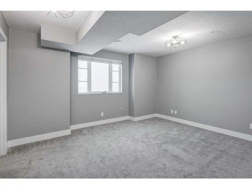 1734 25 Avenue Sw, Calgary, AB - Indoor Photo Showing Other Room