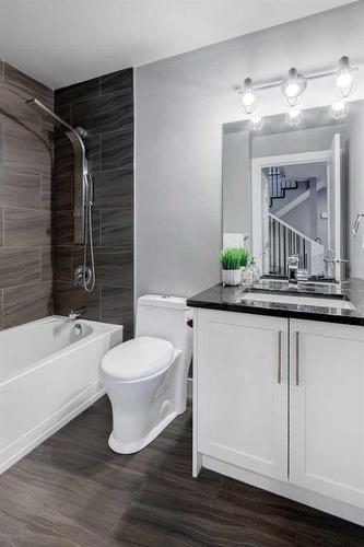 1734 25 Avenue Sw, Calgary, AB - Indoor Photo Showing Bathroom