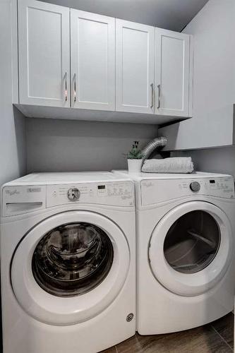 1734 25 Avenue Sw, Calgary, AB - Indoor Photo Showing Laundry Room