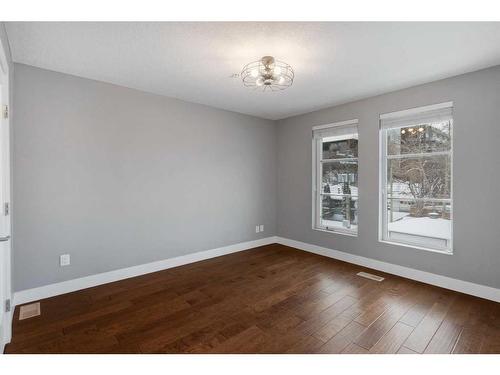 1734 25 Avenue Sw, Calgary, AB - Indoor Photo Showing Other Room