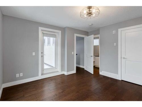 1734 25 Avenue Sw, Calgary, AB - Indoor Photo Showing Other Room