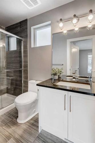 1734 25 Avenue Sw, Calgary, AB - Indoor Photo Showing Bathroom