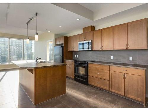 2607-211 13 Avenue Se, Calgary, AB - Indoor Photo Showing Kitchen