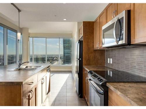 2607-211 13 Avenue Se, Calgary, AB - Indoor Photo Showing Kitchen With Double Sink