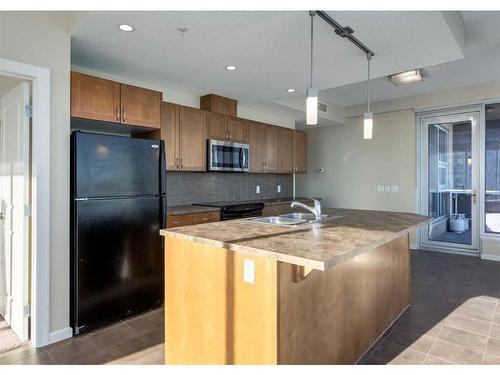 2607-211 13 Avenue Se, Calgary, AB - Indoor Photo Showing Kitchen With Double Sink