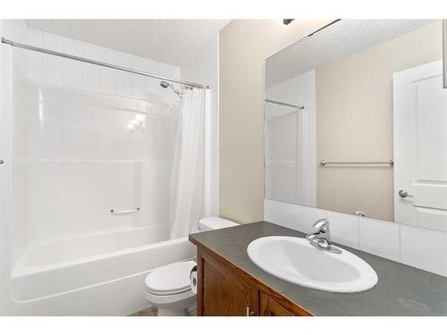 235 Rockyspring Grove Nw, Calgary, AB - Indoor Photo Showing Bathroom