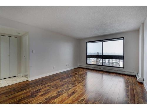 705-9800 Horton Road Sw, Calgary, AB - Indoor Photo Showing Other Room